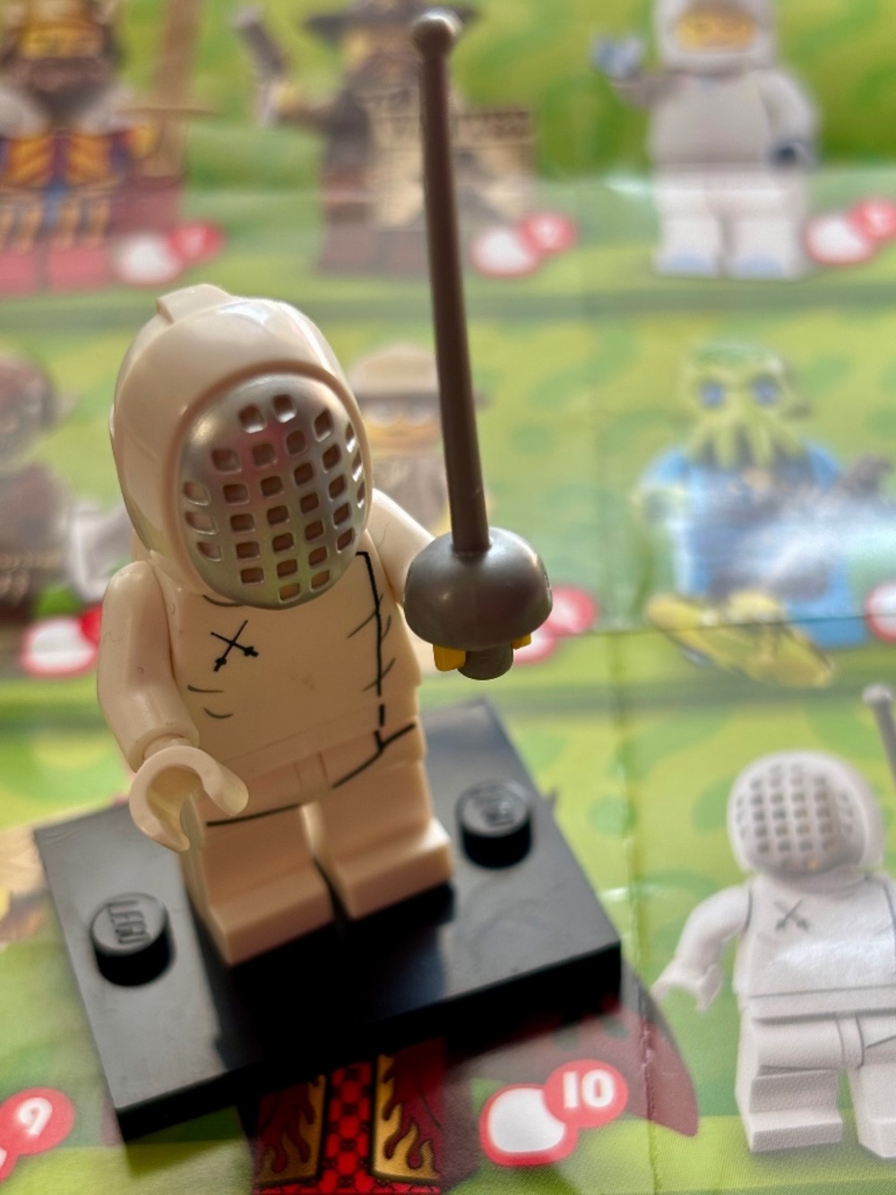 LEGO Series 13 "Fencer" col13-11 With stand, pamphlet & accessories